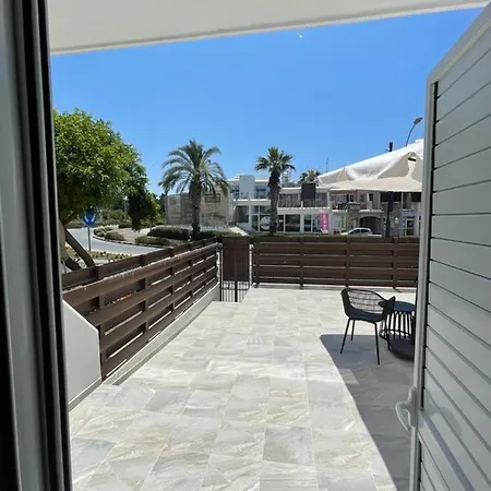 Lovely 2-bedroom Apartment, Newly Renovated Appartement