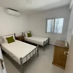 Apartment Lovely 2-bedroom Apartment, Newly Renovated