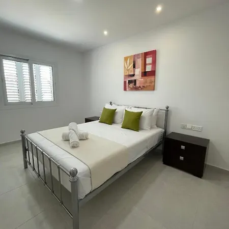 아파트 Lovely 2-bedroom Apartment, Newly Renovated *