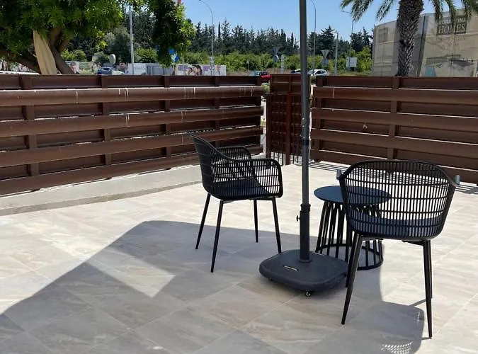 Lovely 2-bedroom Apartment, Newly Renovated *