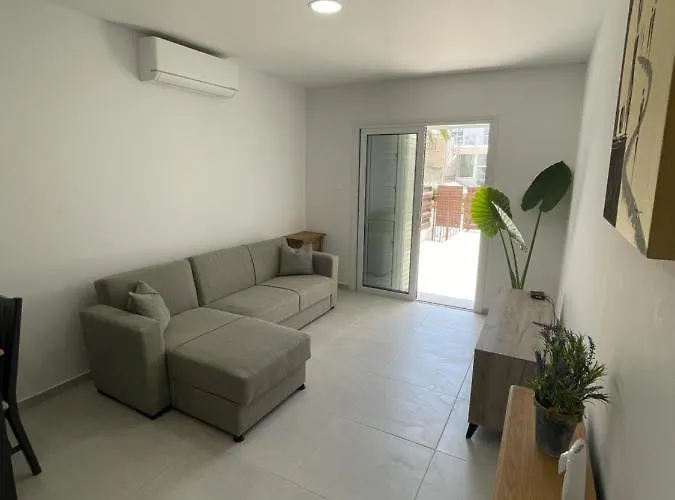Lovely 2-bedroom Apartment, Newly Renovated Paphos
