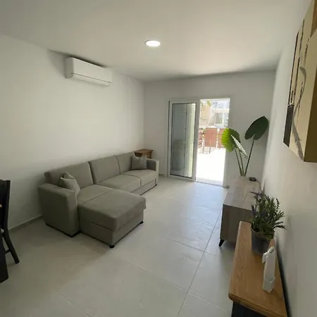 Lovely 2-bedroom Apartment, Newly Renovated Pafos